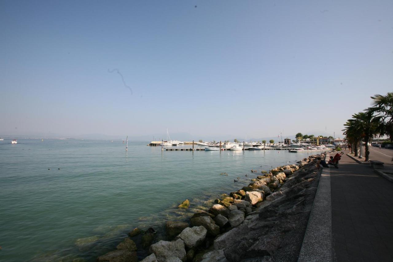 Happy Camp Mobile Homes In Butterfly Camping Village Peschiera del Garda Exteriör bild