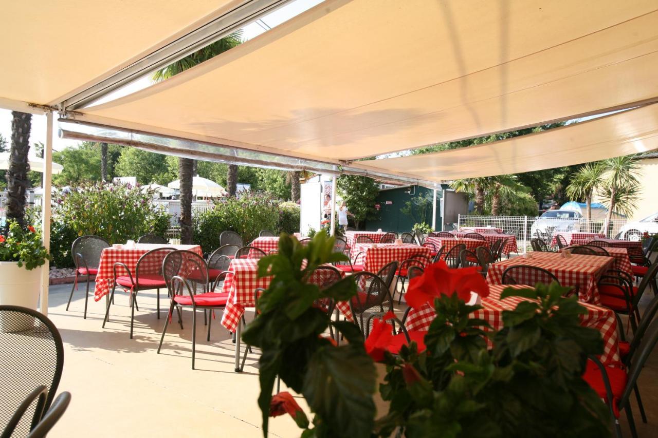 Happy Camp Mobile Homes In Butterfly Camping Village Peschiera del Garda Exteriör bild
