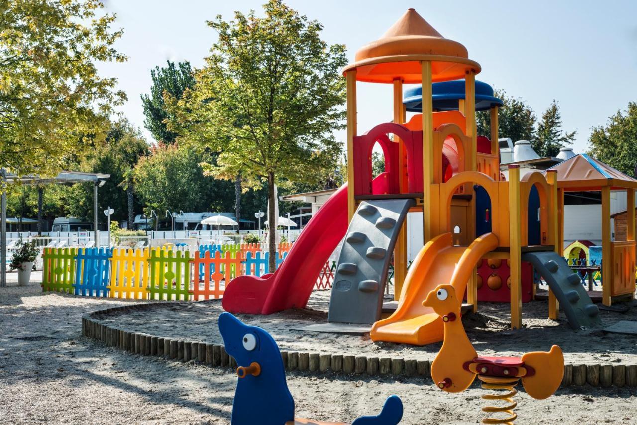 Happy Camp Mobile Homes In Butterfly Camping Village Peschiera del Garda Exteriör bild